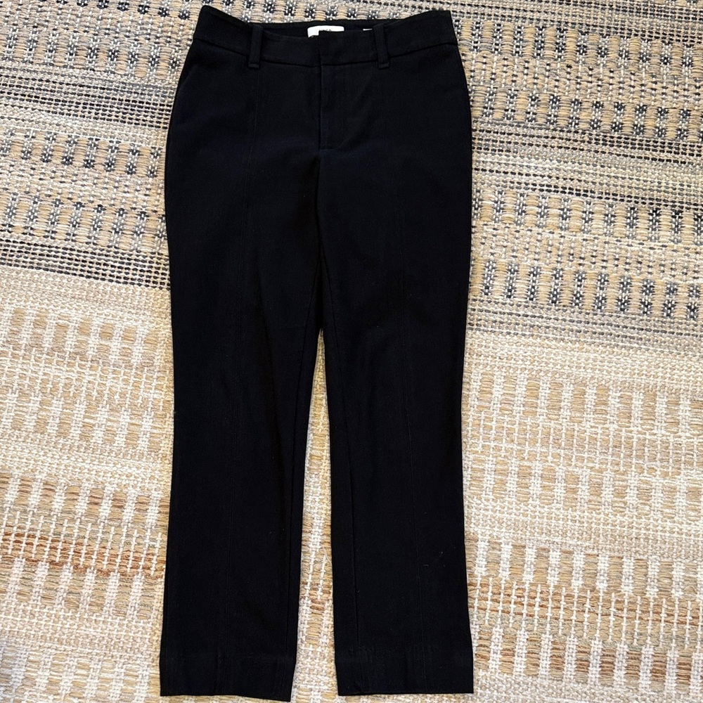 Vince Black Front Seam Stretch Pants. Size 6.